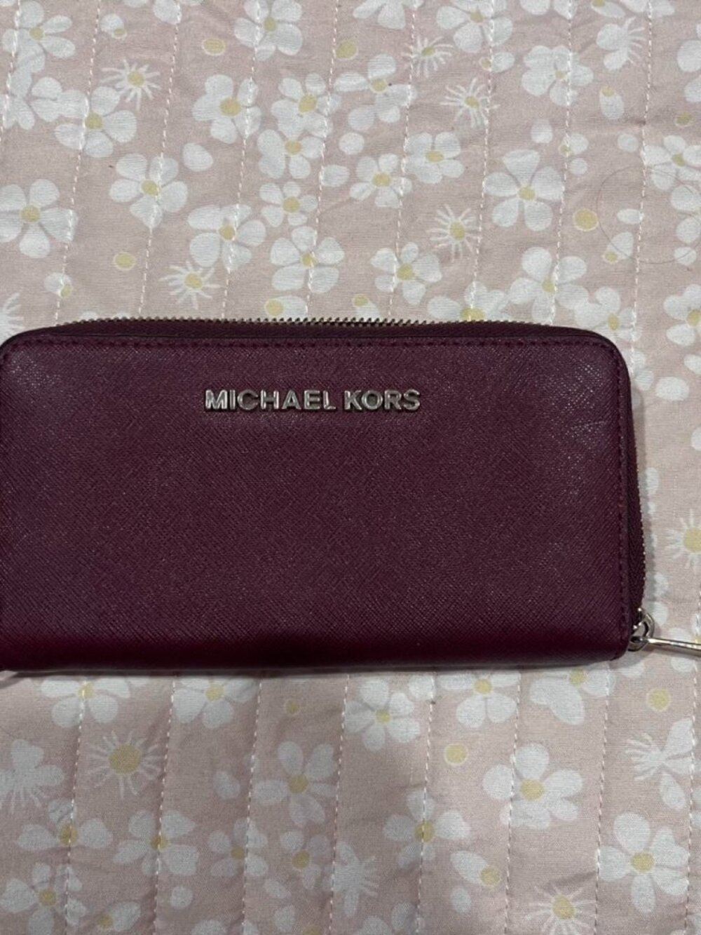 Michael Kors Saffiano (M-1506) Leather Zip Around Wallet – Deep Purple/Aubergine